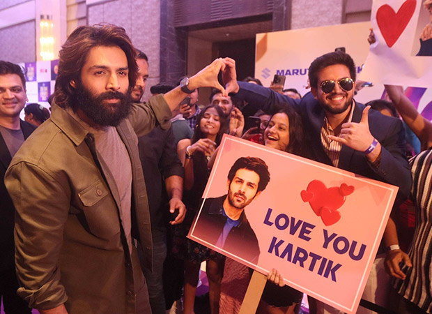 कार्तिक आरीन ने फैनटेरटेनमेंट थीम का अनावरण किया; कहते हैं "मेरे द्वारा ली जाने वाली हर भूमिका अपने दर्शकों और प्रशंसकों के साथ जुड़ने का मौका है"