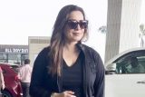 Neelam Kothari sassy airport look