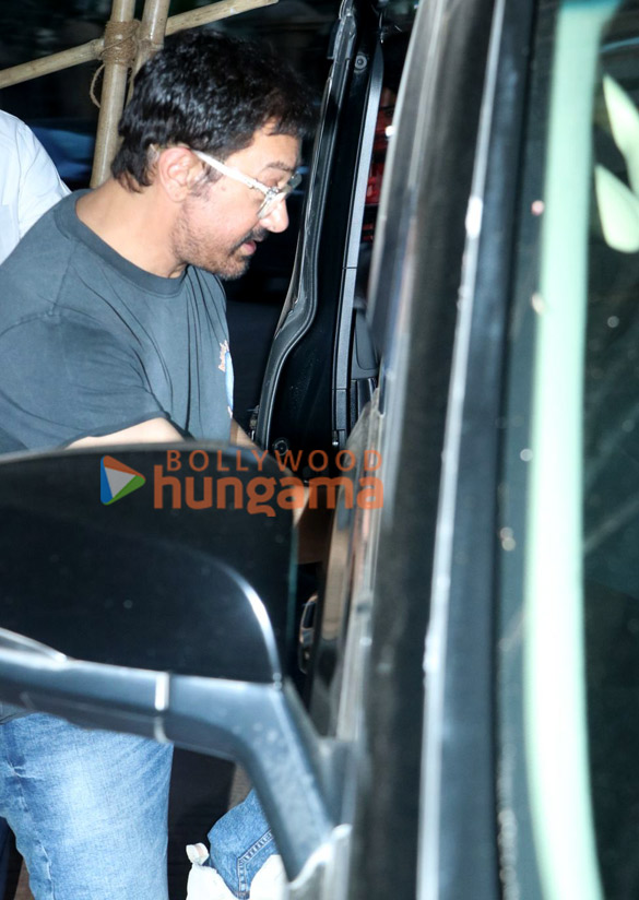 photos aamir khan and ira khan snapped in bandra 1