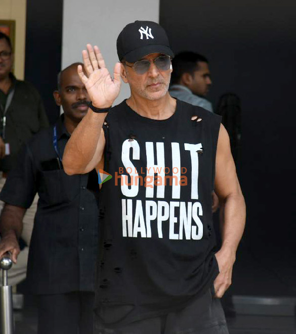photos akshay kumar snapped at kalina airport 3 5