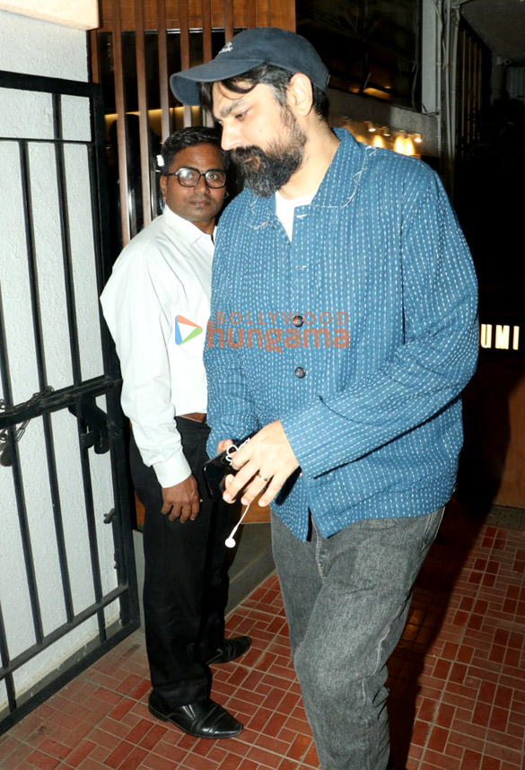 photos anil kapoor rhea kapoor and karan boolani snapped at izumi in bandra 6