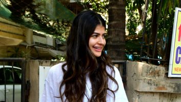 Photos: Anjini Dhawan snapped in Juhu