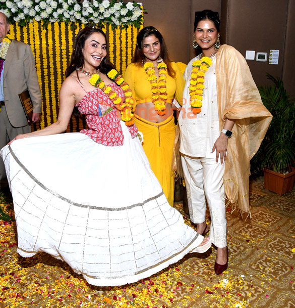 photos aoora shibani kashyap nikita rawal shweta khanduri hansa singh and others were snapped at the phoolo wali holi celebrations 5