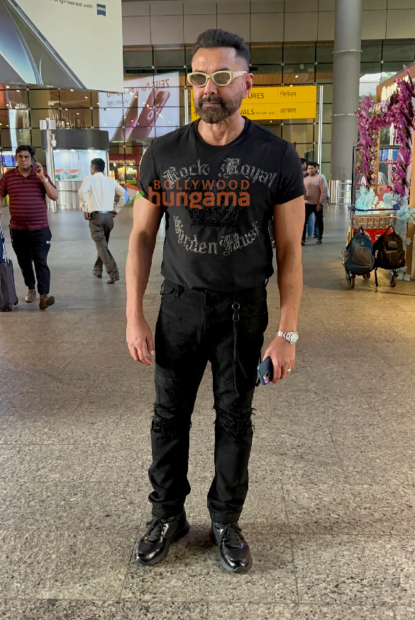 Photos: Bobby Deol, Siddhant Chaturvedi, Neelam Kothari and others snapped at the airport Photos: Bobby Deol, Siddhant Chaturvedi, Neelam Kothari and others snapped at the airport