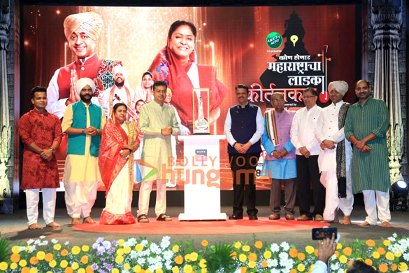 photos chief minister devendra fadnavis and others at grand launch of kon honar maharashtracha ladka kirtankar on sony marathi 4