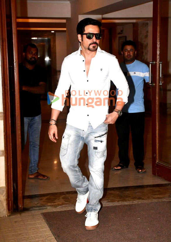photos emraan hashmi snapped celebrating his birthday and cutting cake with the media 227 1