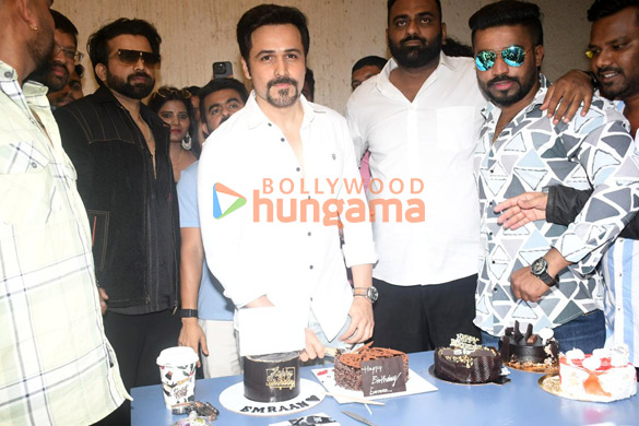 photos emraan hashmi snapped celebrating his birthday and cutting cake with the media 3