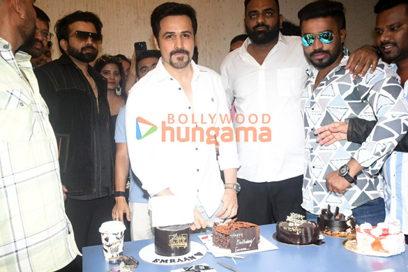 photos emraan hashmi snapped celebrating his birthday and cutting cake with the media 6