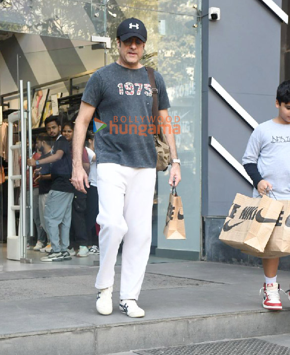 Photos: Fardeen Khan snapped with his kids in Bandra Photos: Fardeen Khan snapped with his kids in Bandra