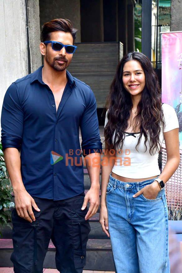 photos harshvardhan rane and sonam bajwa snapped in juhu 1
