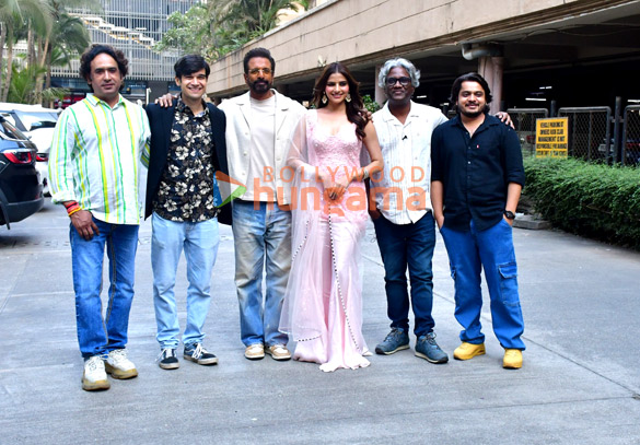 Photos: Jaaved Jaaferi, Avantika Dasani, Vivaan Shah and others snapped promoting their film Inn Galiyon Mein Photos: Jaaved Jaaferi, Avantika Dasani, Vivaan Shah and others snapped promoting their film Inn Galiyon Mein