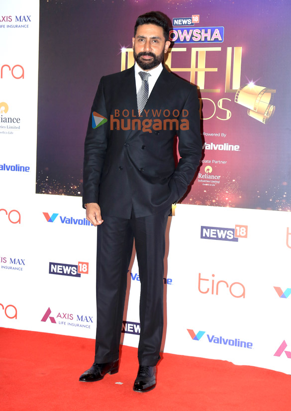 photos janhvi kapoor raveena tandon rajkummar rao varun dhawan and others grace the red carpet of news18 showsha reel awards 2025 11