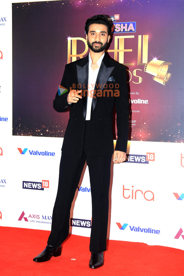 photos janhvi kapoor raveena tandon rajkummar rao varun dhawan and others grace the red carpet of news18 showsha reel awards 2025 19