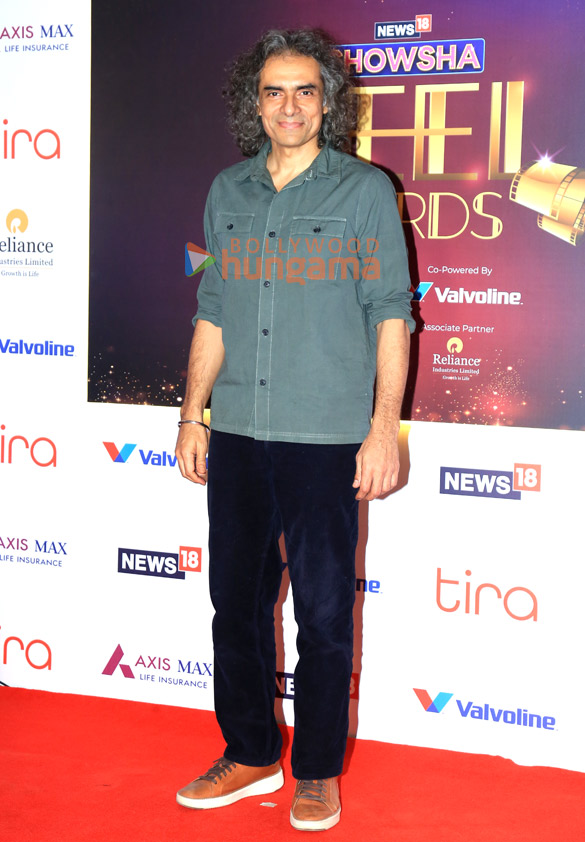photos janhvi kapoor raveena tandon rajkummar rao varun dhawan and others grace the red carpet of news18 showsha reel awards 2025 26