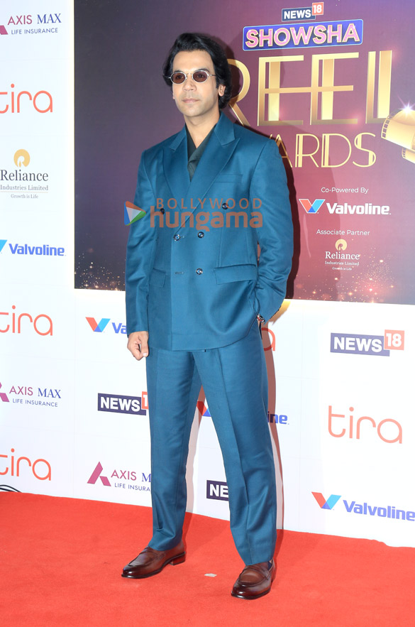 photos janhvi kapoor raveena tandon rajkummar rao varun dhawan and others grace the red carpet of news18 showsha reel awards 2025 3