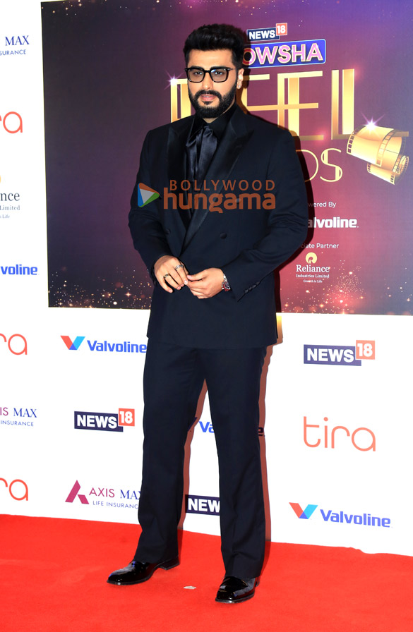 photos janhvi kapoor raveena tandon rajkummar rao varun dhawan and others grace the red carpet of news18 showsha reel awards 2025 9