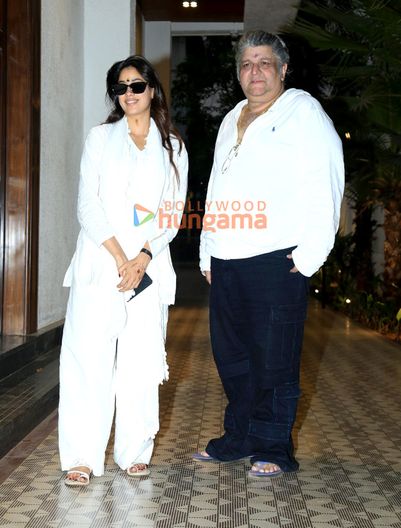 photos janhvi kapoor visits at krishna kali temple to seek blessings 4