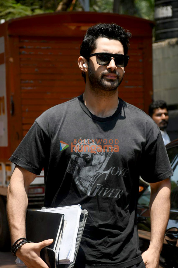 Photos: Lakshya snapped in Bandra Photos: Lakshya snapped in Bandra