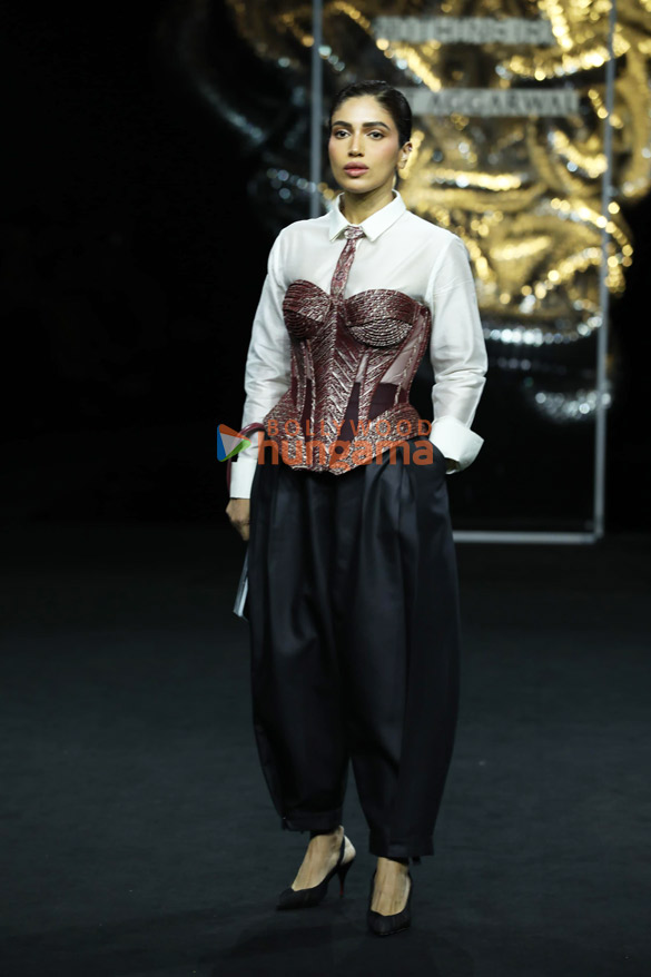 photos malaika arora shilpa shetty avantika dasani hansika motwani and others grace the lakme fashion week 2025 10512 7