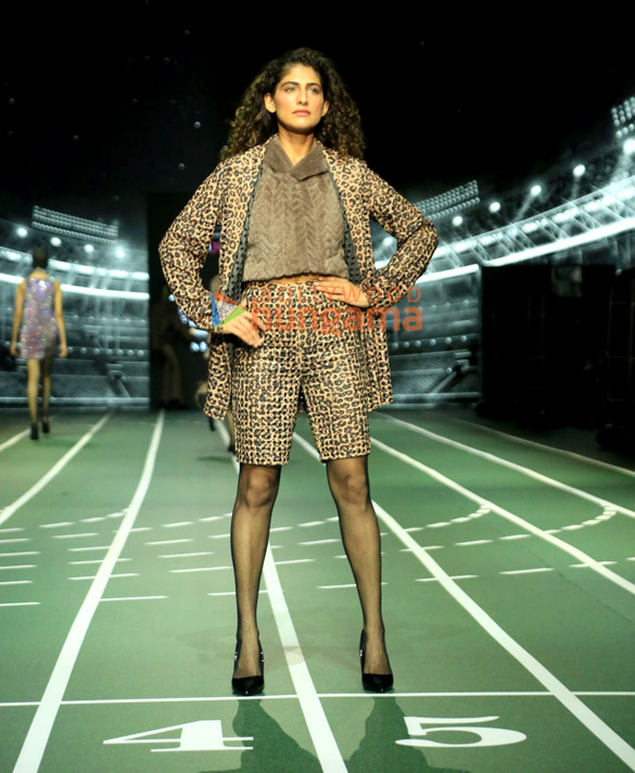 photos malaika arora shilpa shetty avantika dasani hansika motwani and others grace the lakme fashion week 2025 990 13