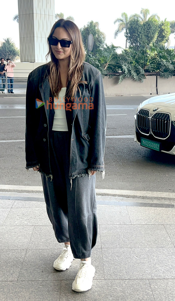 photos rashmika mandanna rani mukerji sonakshi sinha and others snapped at the airport 3