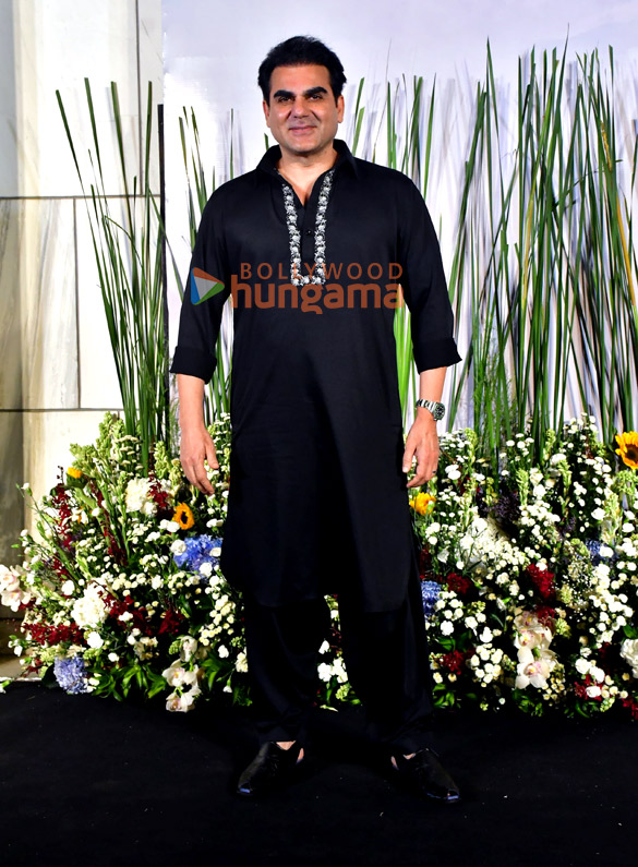 photos salman khan arbaaz khan zaheer iqbal sonakshi sinha and others attend salman khans eid party 9