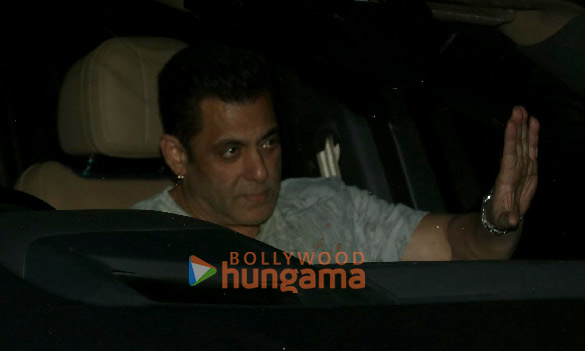 photos salman khan snapped in bandra 2 3