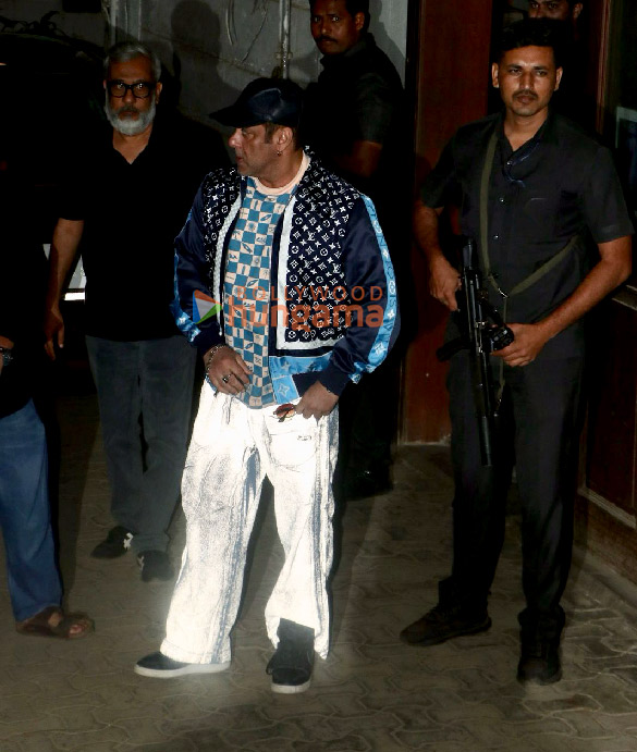 photos salman khan snapped in bandra 2 4