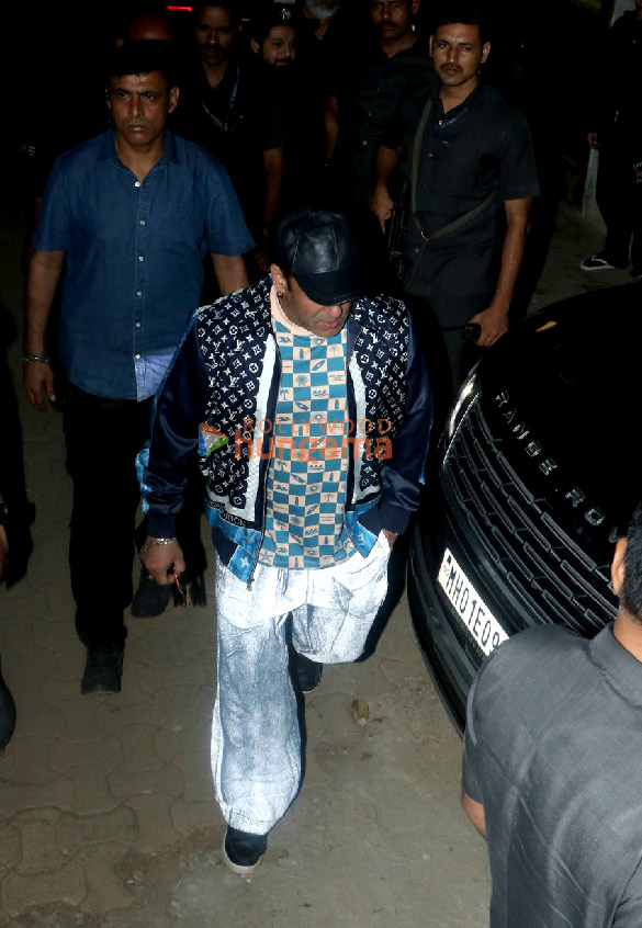 photos salman khan snapped in bandra 5 2
