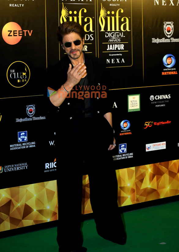 photos shah rukh khan katrina kaif kareena kapoor khan kriti sanon and others grace the red carpet on day 2 of the iifa awards 2025 3 3