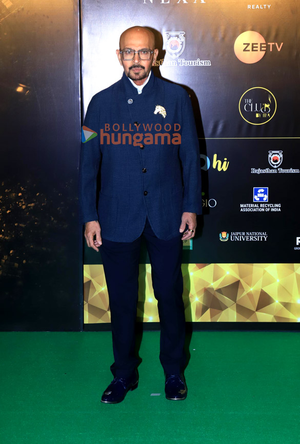 photos shah rukh khan katrina kaif kareena kapoor khan kriti sanon and others grace the red carpet on day 2 of the iifa awards 2025 4