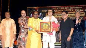 Photos: Sonu Nigam, Agam Kumar Nigam, Anup Jalota, Manoj Muntashir, Jaspinder Narula and others were snapped at the Shri Shankar Shambhu Memorial Awards 2025