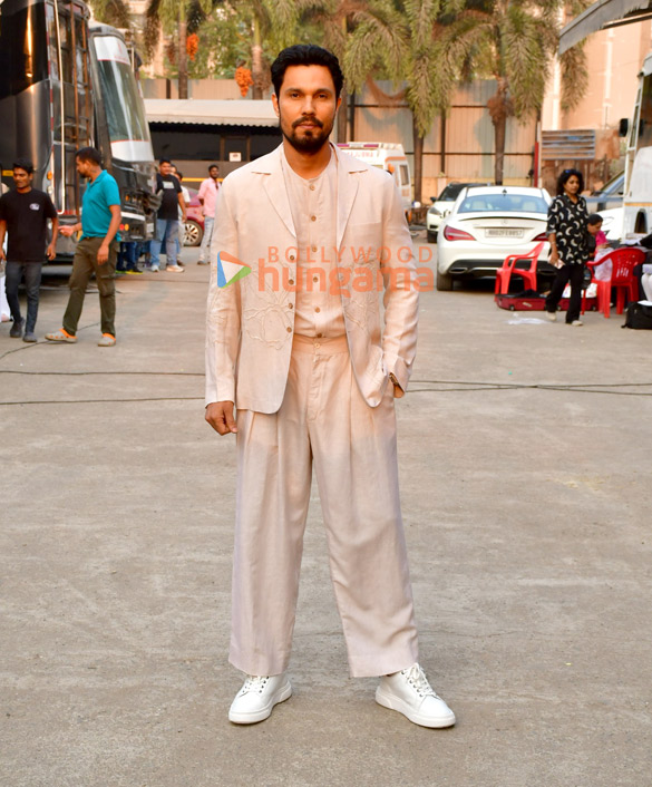 photos sunny deol randeep hooda and vineet kumar singh snapped promoting jatt on the sets of indian idol 3