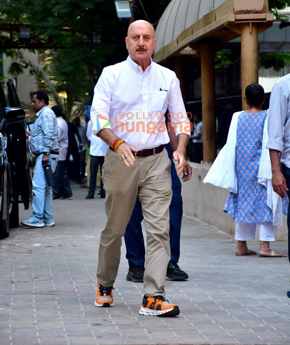 photos vicky kaushal ayan mukerji others snapped at deb mukherjees prayer meet 5