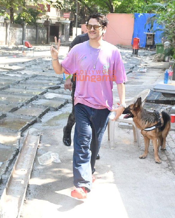 photos vijay varma pragya kapoor and akanksha malhotra snapped outside raveena tandons house for holi celebration 4