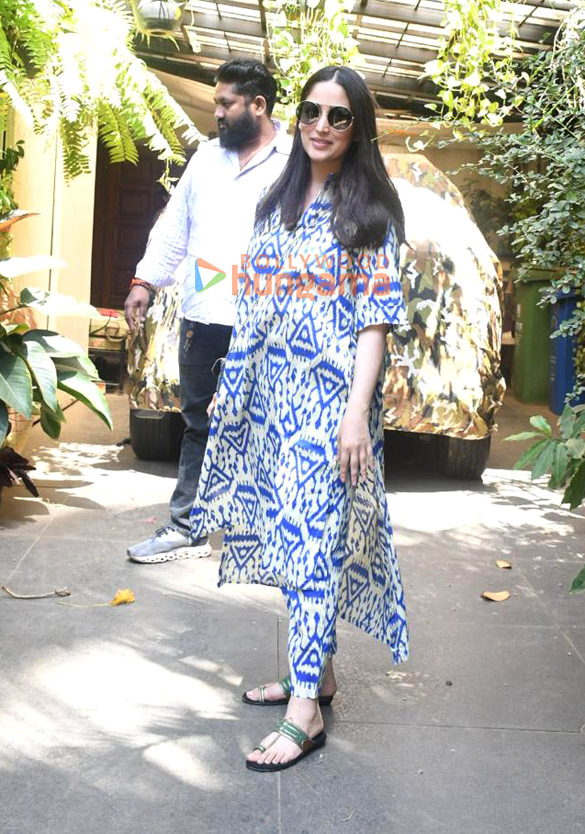 photos yami gautam dhar spotted outside a salon in bandra 3 2