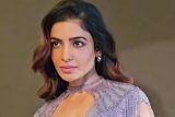 Samantha looks dazzling in a saree