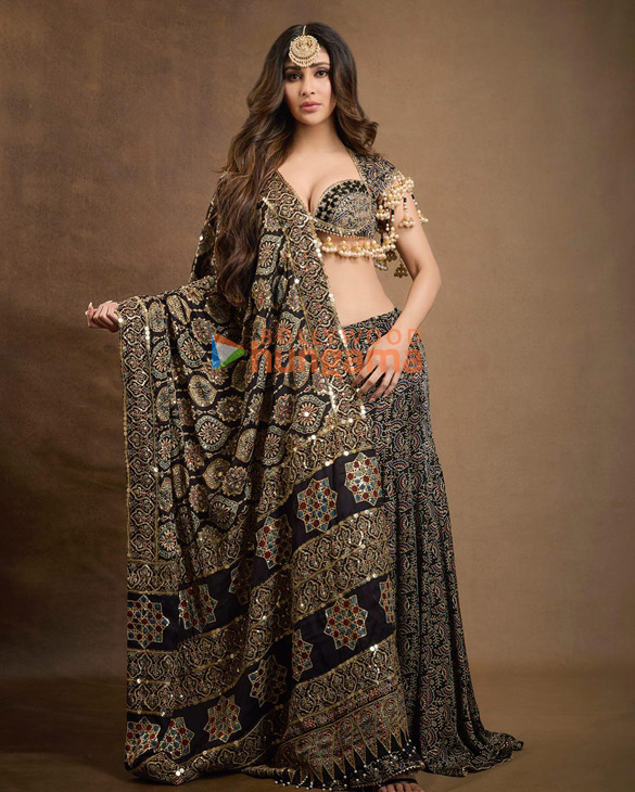 mouni roy 6 89