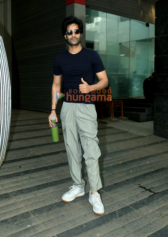 photos aaman devgan snapped in bandra 3