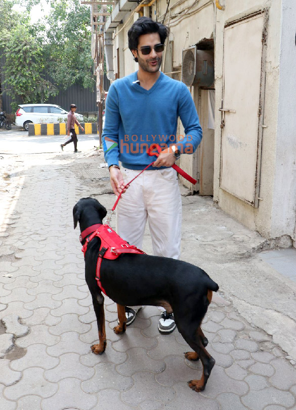 photos aaman devgan snapped with his dog in versova 5