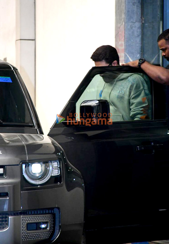 photos abhishek bachchan snapped outside a gym in khar 3
