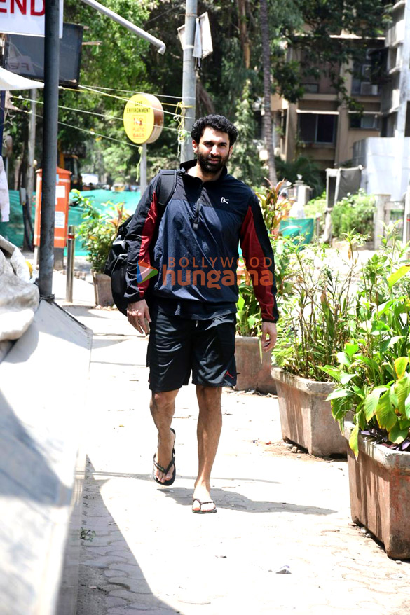 Photos: Aditya Roy Kapur snapped outside a gym in Bandra Photos: Aditya Roy Kapur snapped outside a gym in Bandra