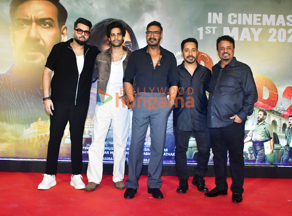 photos ajay devgn vaani kapoor raashii khanna and others grace the premiere of raid 2 1142 11