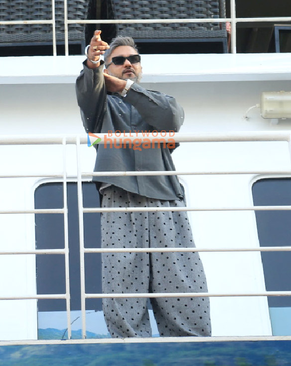 photos ajay devgn yo yo honey singh bhushan kumar and others grace the song launch money money from raid 2 6