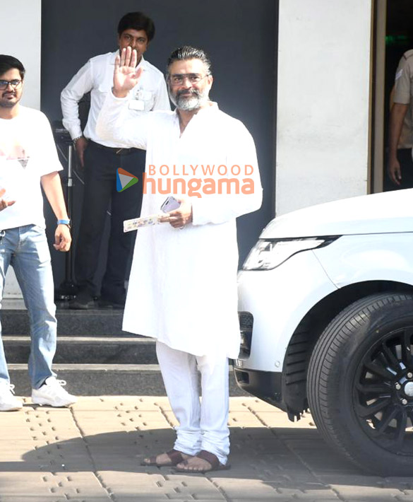 photos akshay kumar r madhavan ananya panday snapped at kalina airport 3
