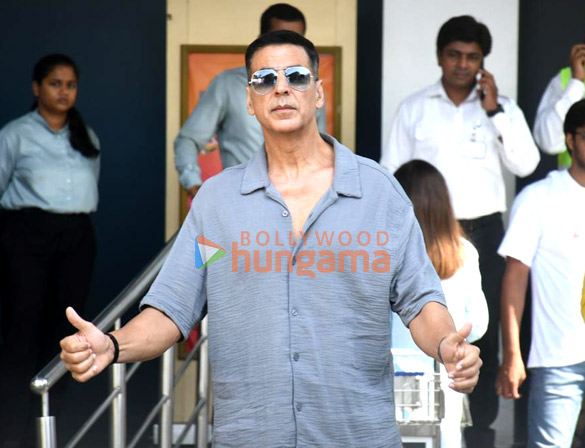 photos akshay kumar r madhavan ananya panday snapped at kalina airport 6