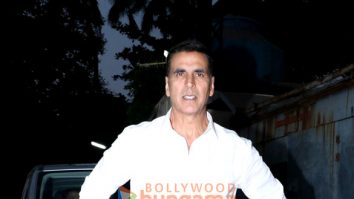 Photos: Akshay Kumar and R Madhavan meet fans as a part of Kesari Chapter 2 promotions