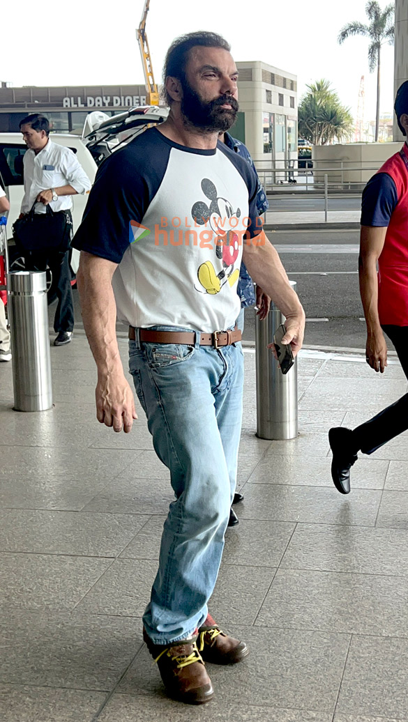 photos esha deol huma qureshi and sohail khan snapped at the airport 3