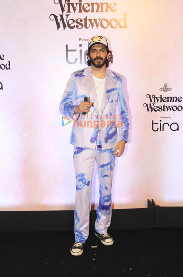 photos kareena kapoor khan janhvi kapoor aditya roy kapur and others grace the vivienne westwoods fashion showcase event 34
