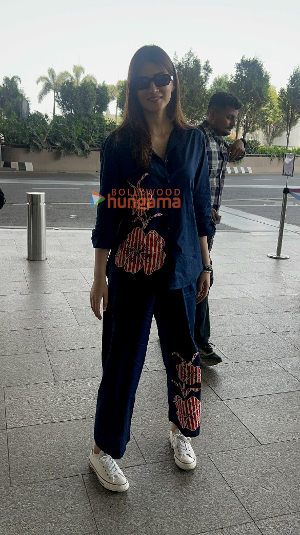 photos kriti sanon shilpa shetty saif ali khan and tamannaah bhatia snapped at the airport 5
